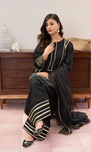 Home are you ready for a cute one scoop order with guaranteed 20+ items plus one free gift? (purple colour)