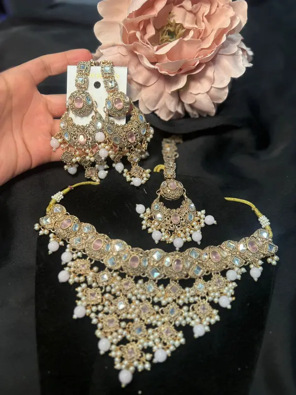 asian jewellery set with white pearls necklace with matching earrings & tikka for special occasions and everyday wear asian jewellery set with white pearls necklace with matching earrings & tikka for special occasions and everyday wear