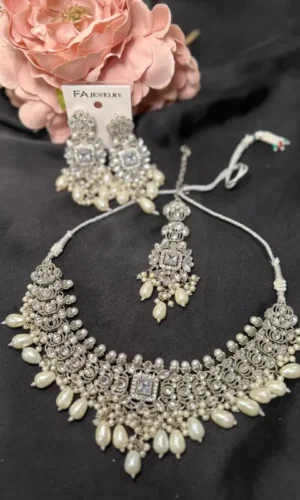 asian elegant jewellery set necklace with tikka & matching earrings for special occasions or everyday wear