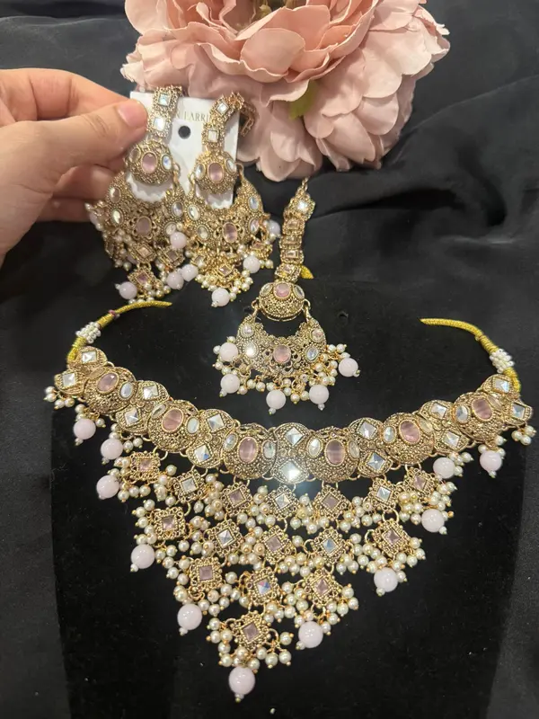 asian jewellery set with white pearls necklace with matching earrings & tikka for special occasions and everyday wear asian jewellery set with white pearls necklace with matching earrings & tikka for special occasions and everyday wear