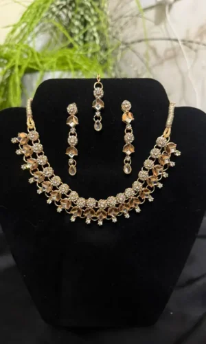 asian pearl jewellery set with necklace,tikka & matching earrings in orange/brownish & golden colour code: o4s18