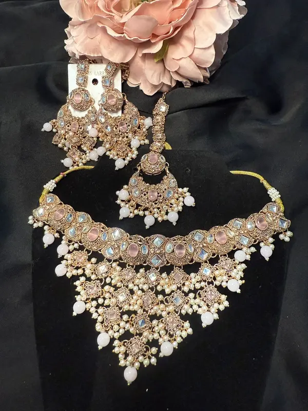 asian jewellery set with white pearls necklace with matching earrings & tikka for special occasions and everyday wear asian jewellery set with white pearls necklace with matching earrings & tikka for special occasions and everyday wear